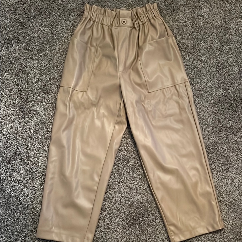 Tan Ankle Cropped Pants with Relaxed Fit and Elastic Waistband